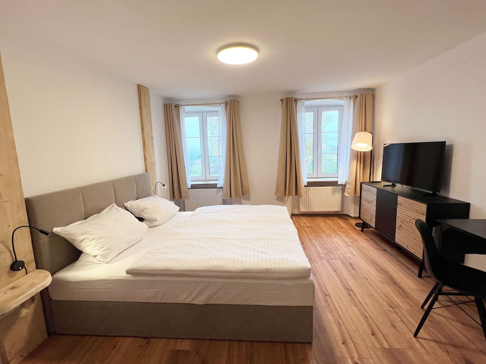 Standard Double Room, Private Bathroom (Doppelzimmer Komfort)