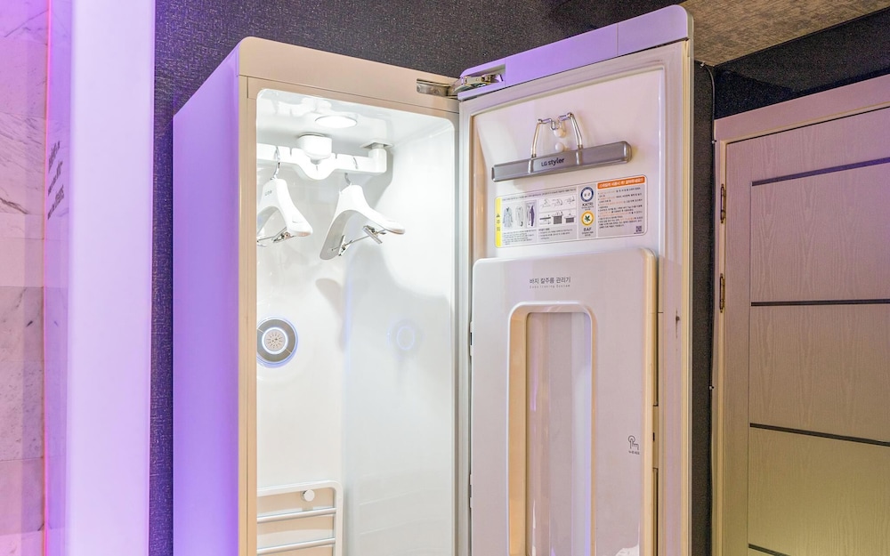 Room (VIP (with styler massage bed Netflix ) photo 3