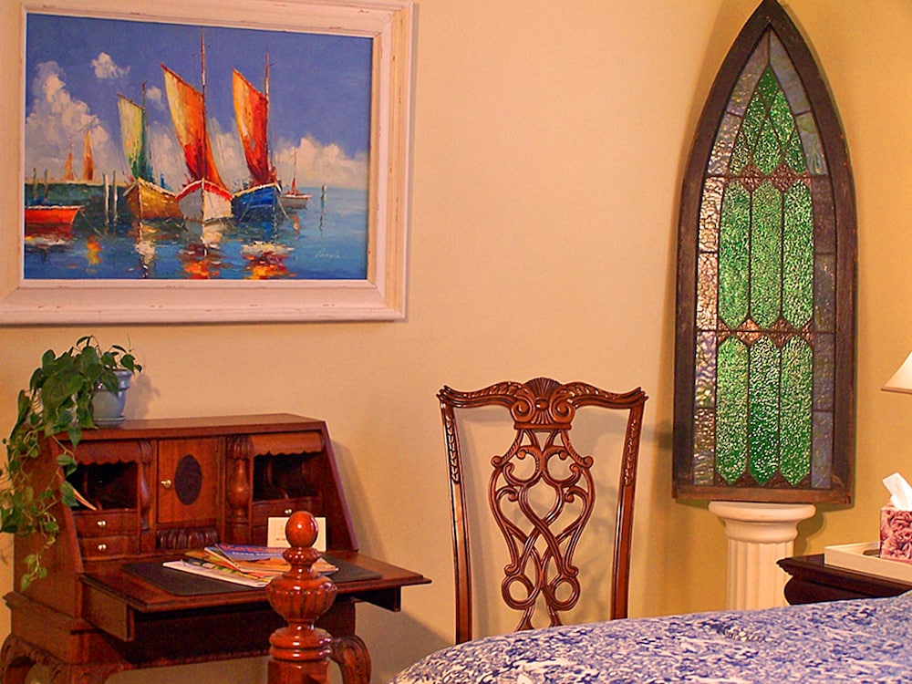 Luxury Room, 1 Queen Bed, Ensuite photo 3