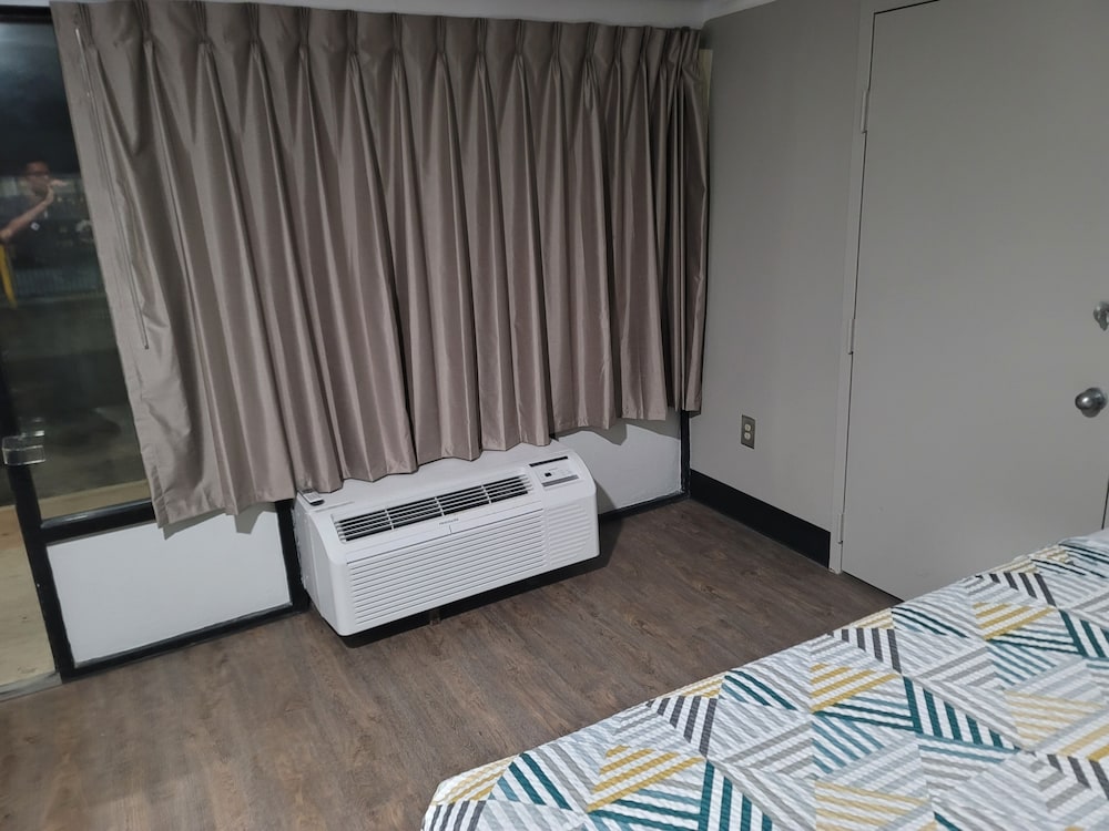 Standard Room, 2 Queen Beds, Non Smoking photo 2