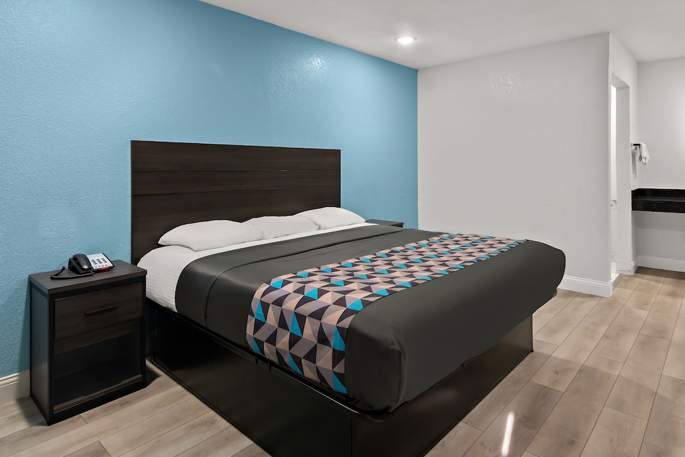 Room, 1 King Bed, Accessible, Non Smoking photo 1