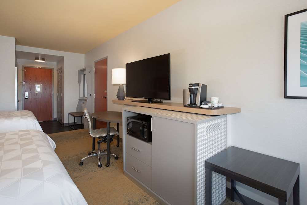 Standard Room, 2 Queen Beds - Photo 5