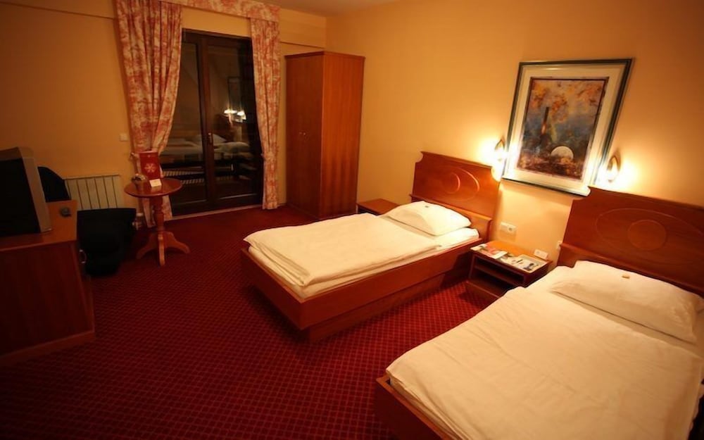 Standard Double or Twin Room - Photo 2