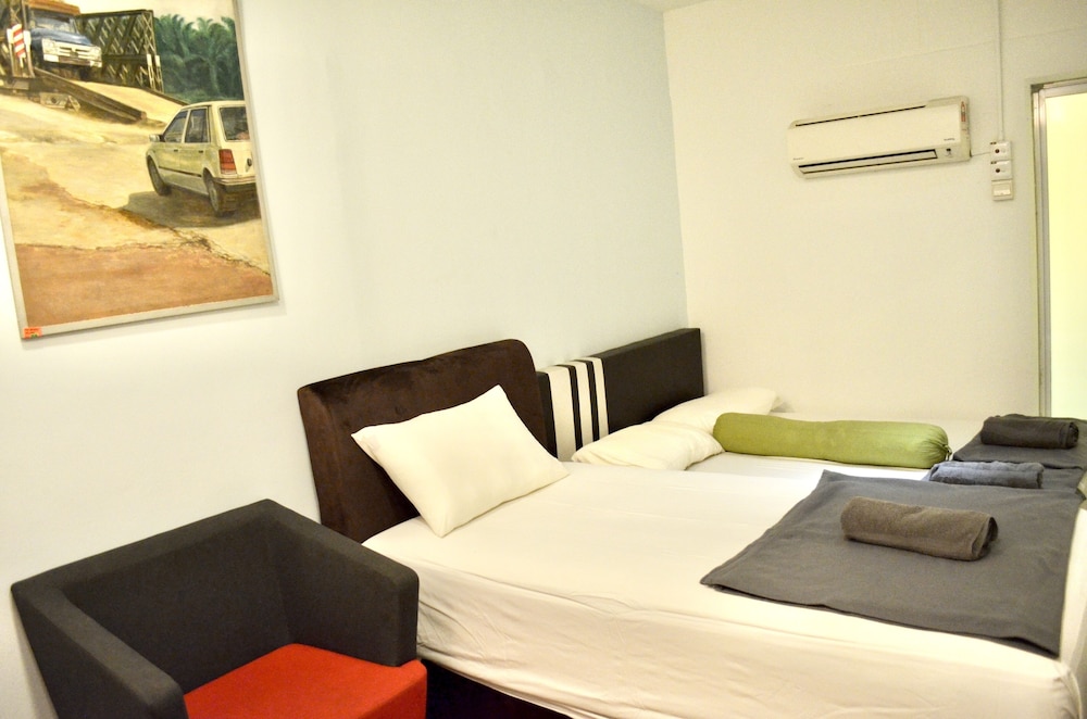 Deluxe Triple Room, Private Bathroom