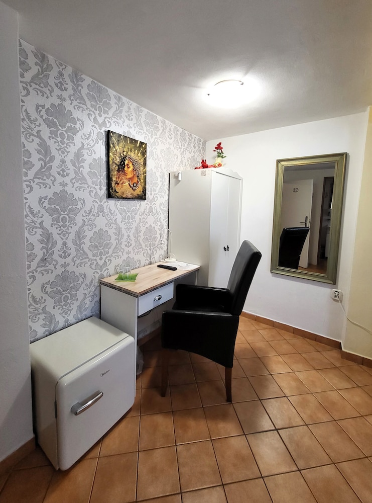 Single Room photo 3