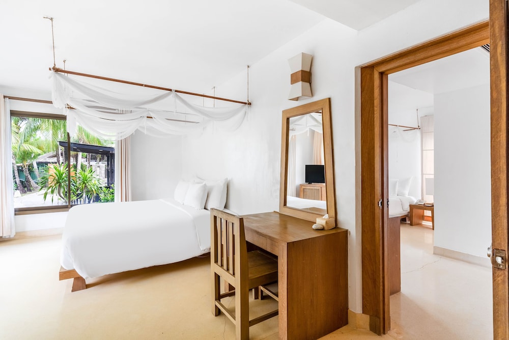 AANA Grand Deluxe Double or Twin Room - Photo 1