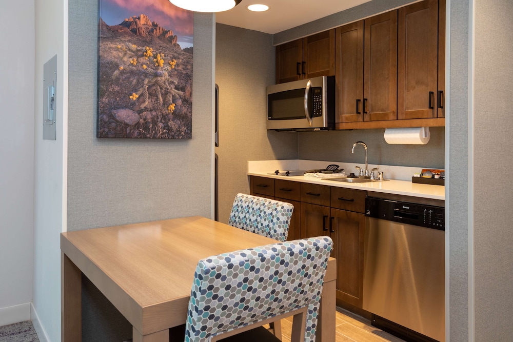 Suite, 1 Bedroom, Mountain View - Photo 2