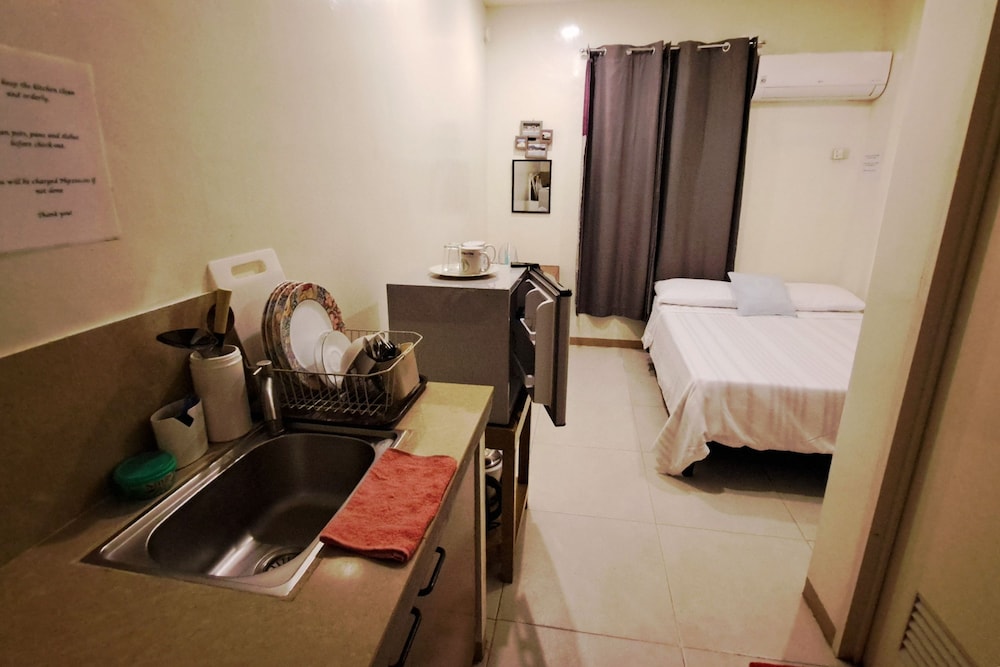 Small Room photo 3