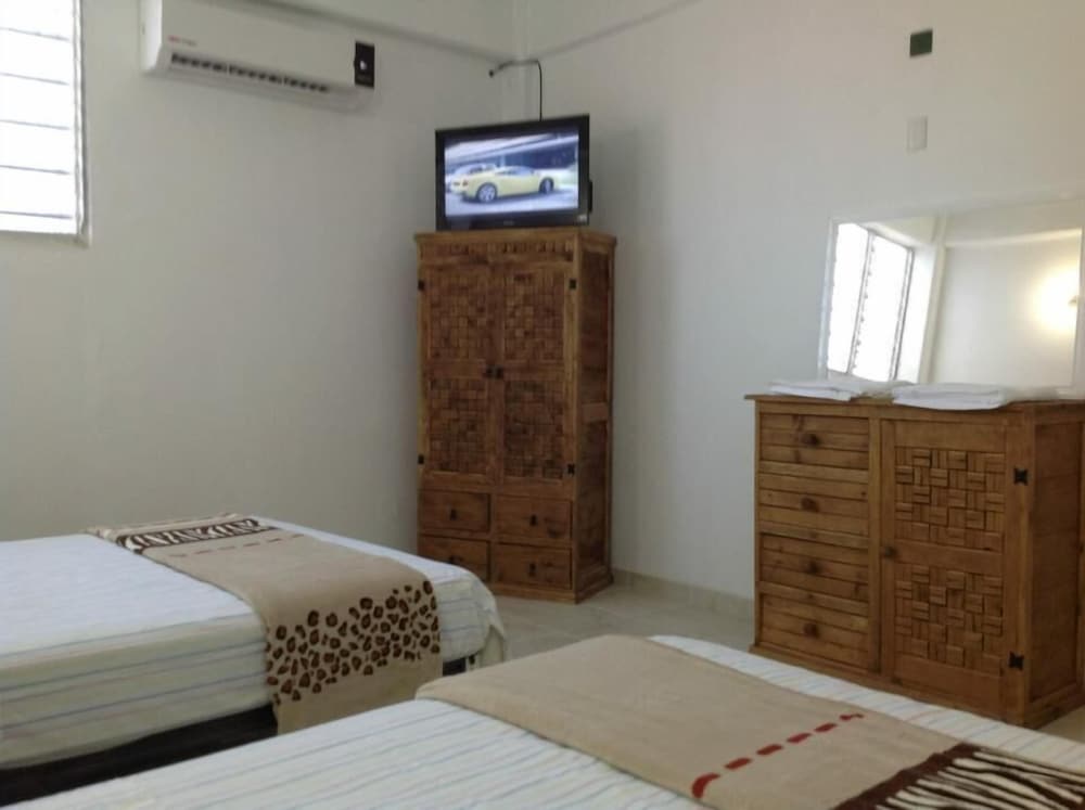 Family Room, Multiple Beds photo 2