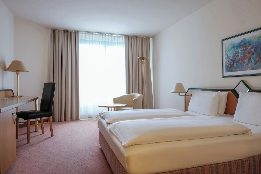 Standard Room, 1 Queen Bed - Photo 12
