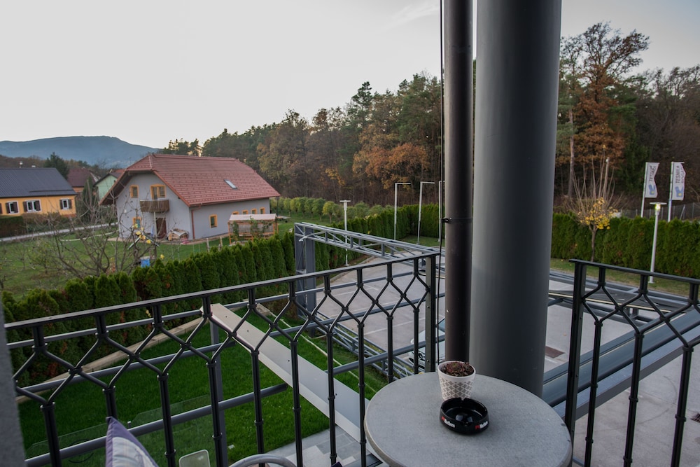 Comfort Triple Room, 1 Bedroom, Balcony photo 3
