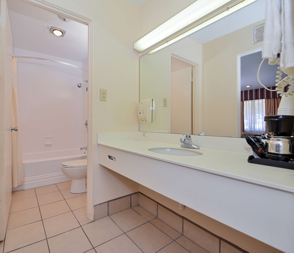 Room, 2 Double Beds, Non Smoking - Photo 6