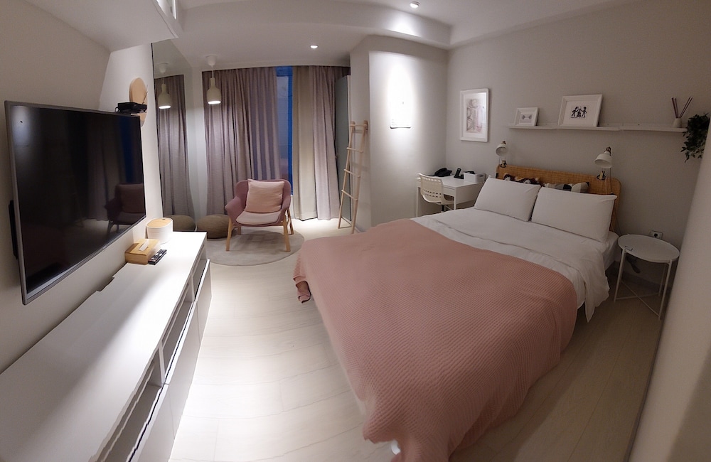 Scandi Design Room photo 2