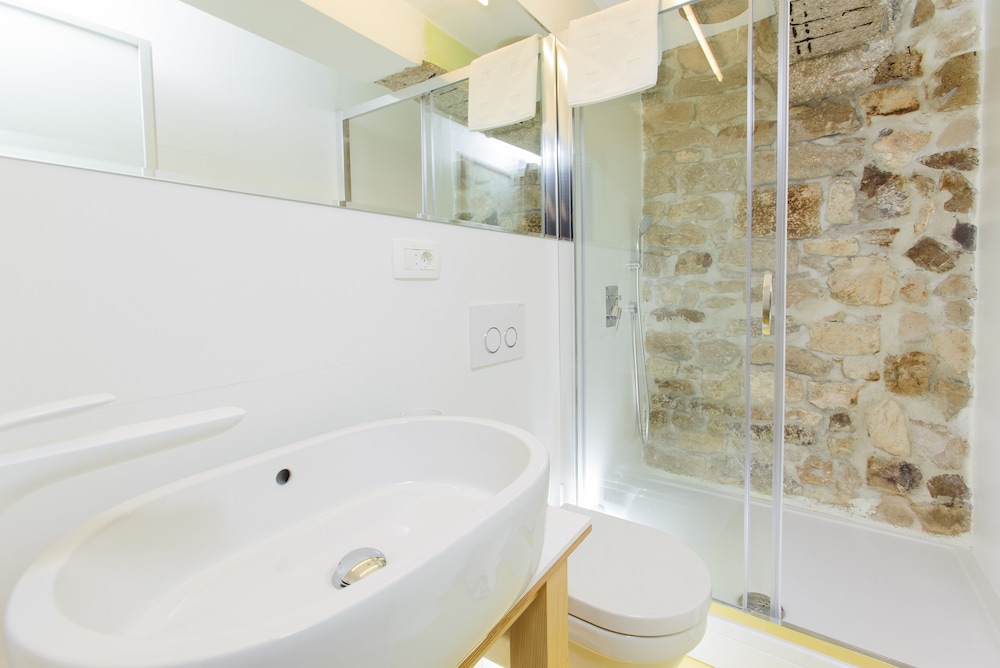 Delux Double Room, Balcony, City view photo 3