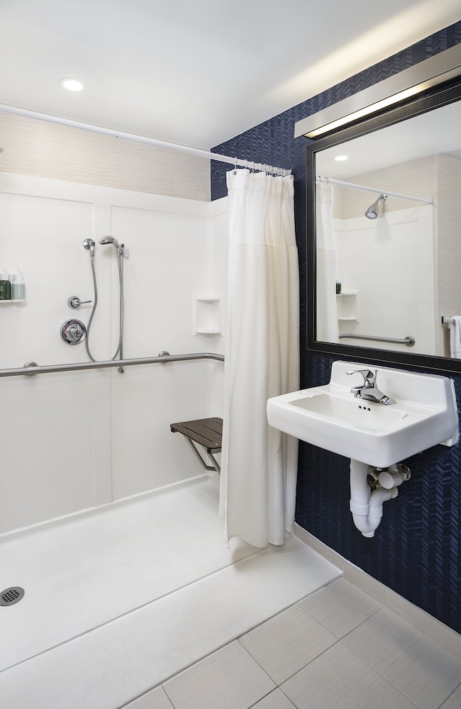 Executive Suite, 1 Bedroom - Photo 4