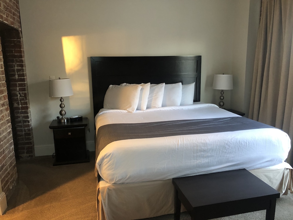 Standard Room, 1 King Bed