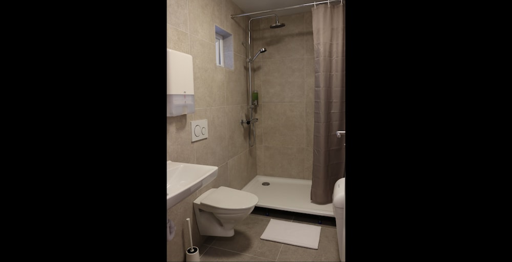 Quintuple Room, Shared Bathroom photo 3