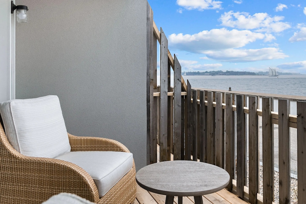 Narragansett Waterview Two Queen Balcony - Photo 2