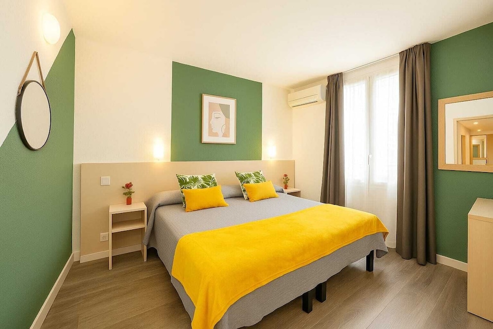 Standard Double or Twin Room - Photo 9