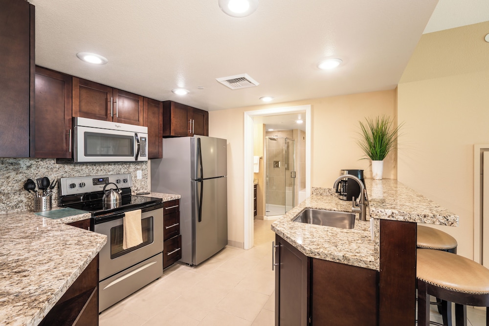 Two Bedroom Suite thumbnail 5