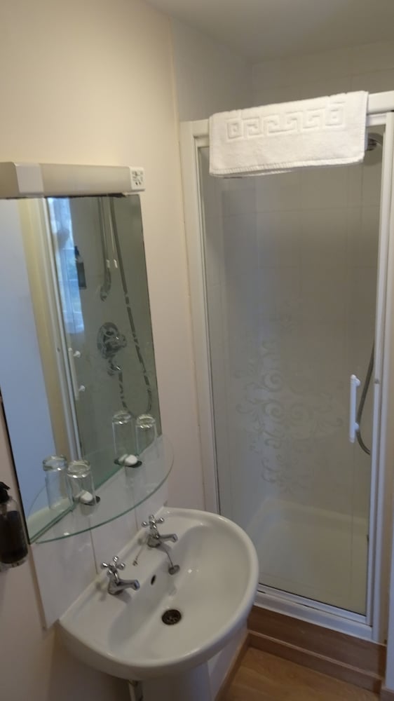 Standard Double Room, 1 Double Bed, Ensuite, Garden View photo 2