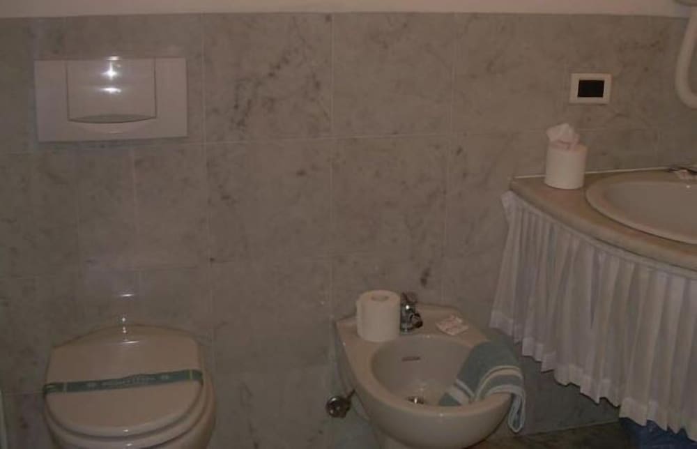 Double or Twin Room photo 3