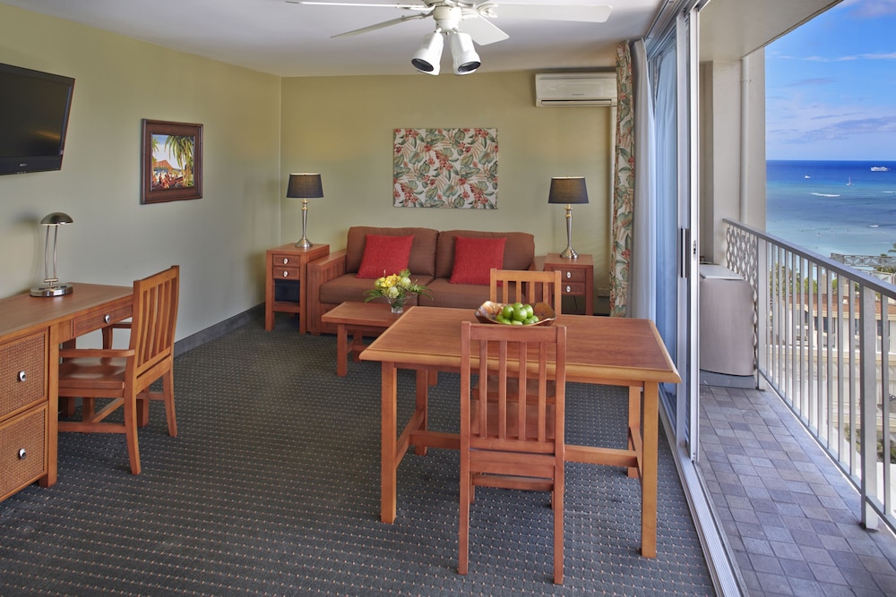 Studio Suite, Partial Ocean View (1 Queen Bed)