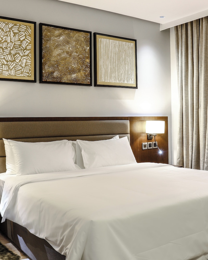 Deluxe Suite - Photo 1