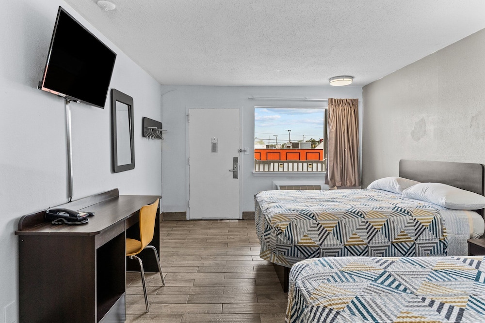 Standard Room, 2 Queen Beds, Non Smoking, Kitchen - Photo 3
