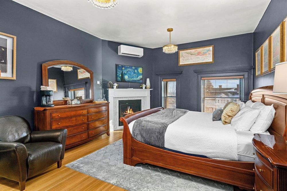 Vermilion Suite photo 1
