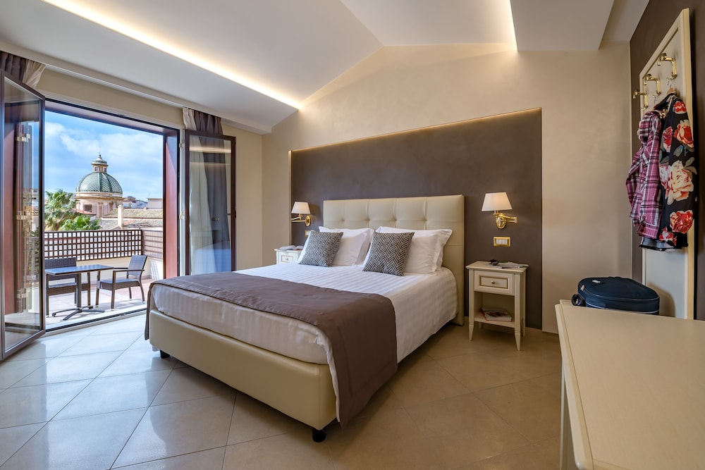 Junior Suite, Partial Sea View (303) - Photo 1