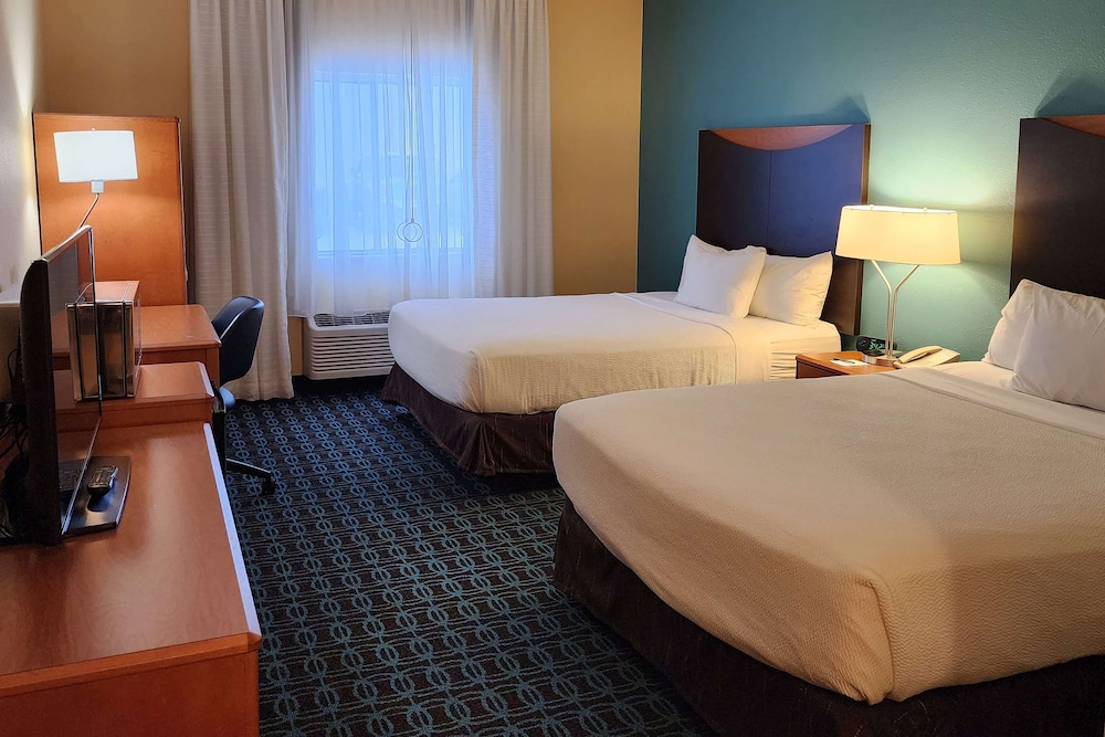Room, 1 King Bed, Accessible, Non Smoking (Mobility, Roll-in Shower) - Photo 1