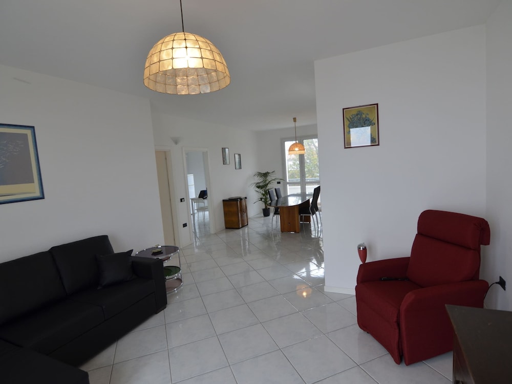 Villa photo 2