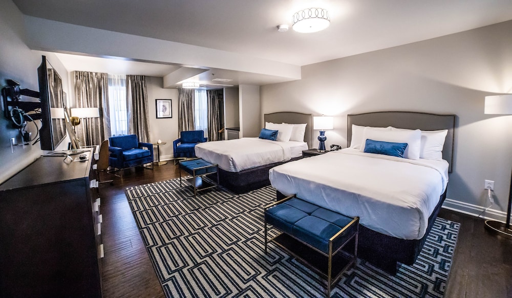 Premium Room, 2 Queen Beds - Photo 4