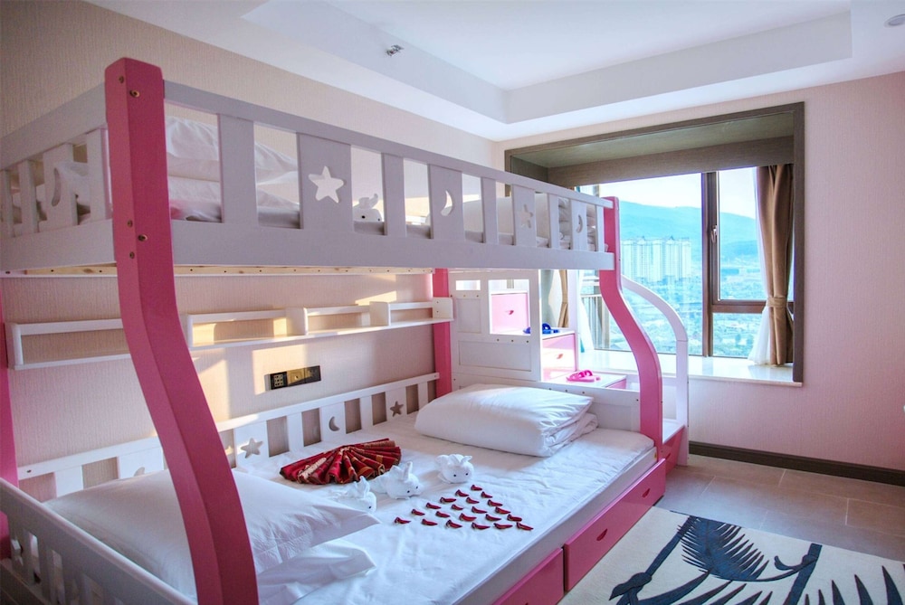 Family Suite, 1 King Bed and 1 Bunk Bed, (NS)