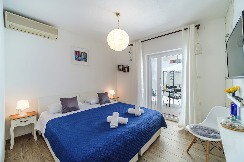 Deluxe Double Room, Courtyard View photo 2