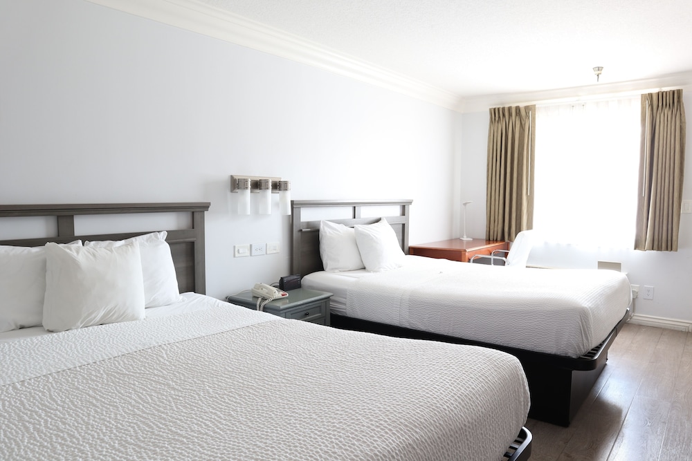Standard Room, 2 Queen Beds - Photo 2