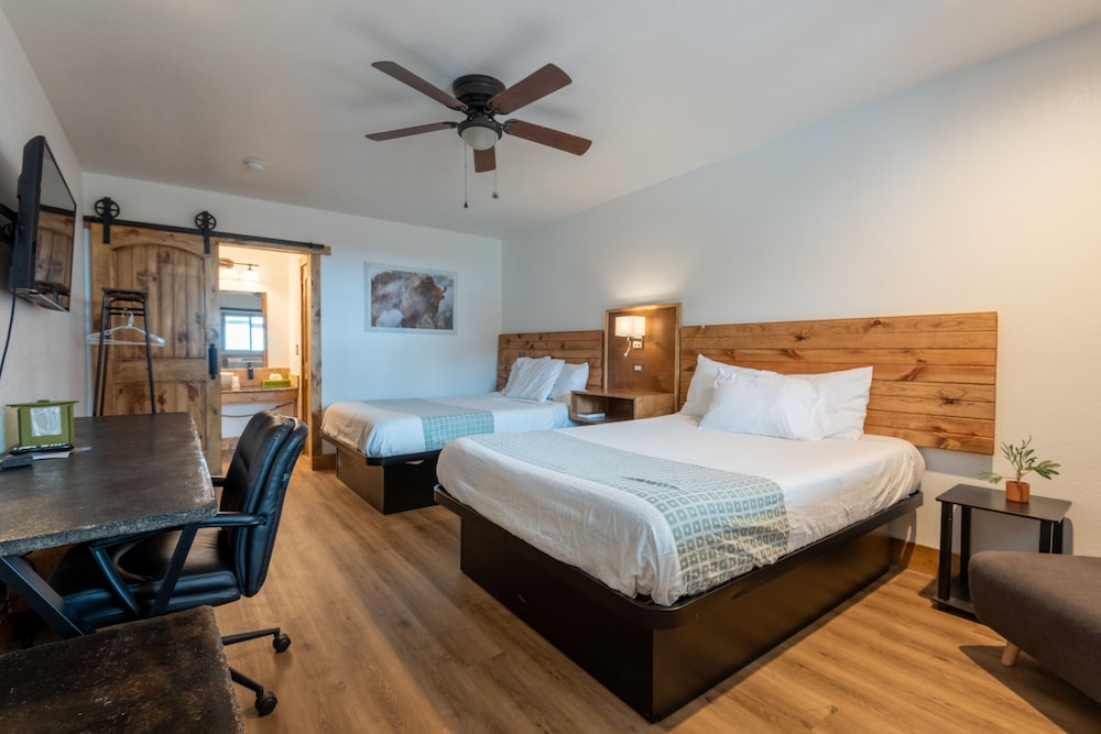 Deluxe Double Room, 2 Queen Beds photo 1
