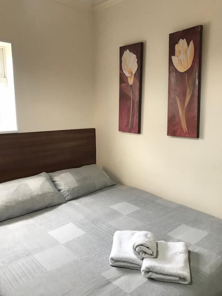 Small Double, Ensuite photo 3