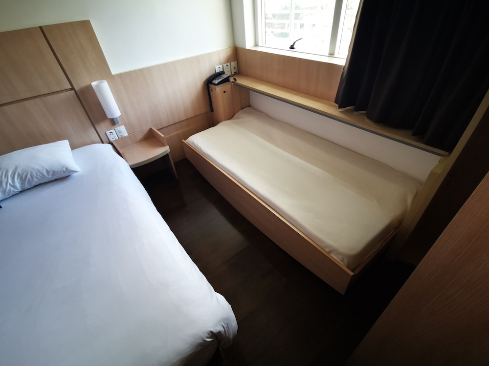 Room, Multiple Beds - Photo 2