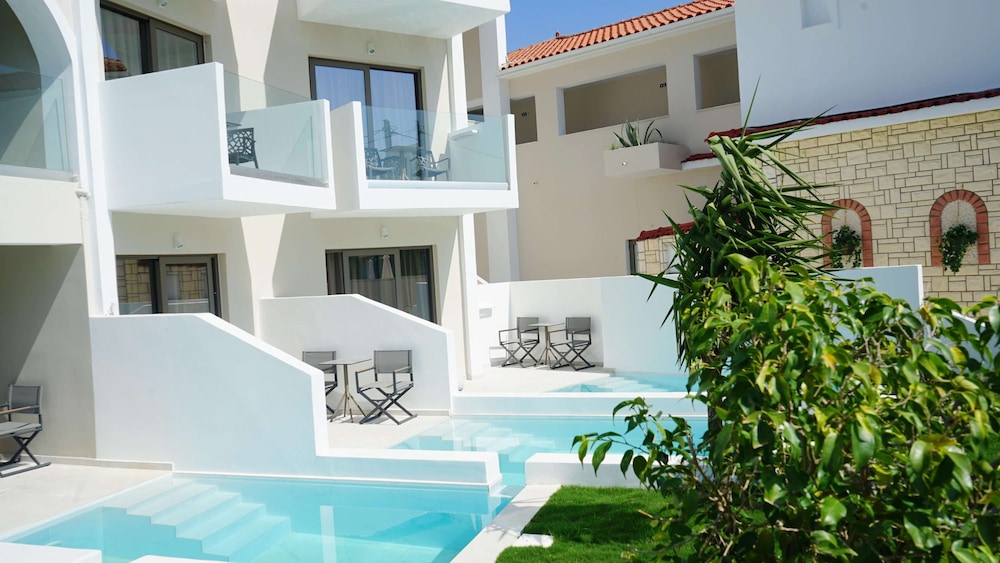 Junior Suite, Private Pool - Photo 11