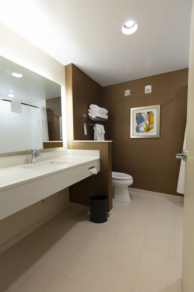 Room, 2 Queen Beds (Mobility/Hearing Accessible, Tub) photo 1