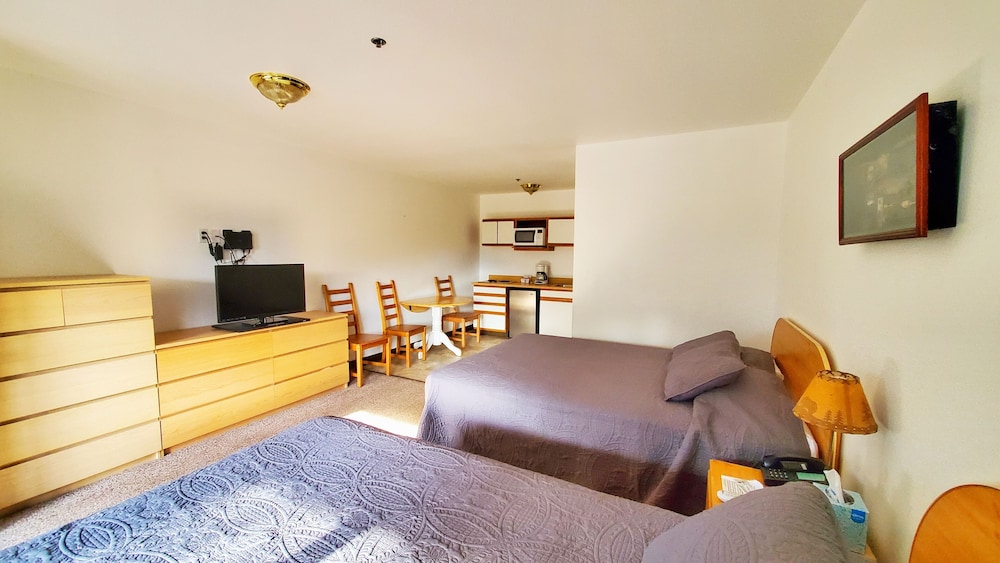 Comfort Studio, 2 Queen Beds, Mountain View, Mountainside (Not Pet Friendly) photo 2