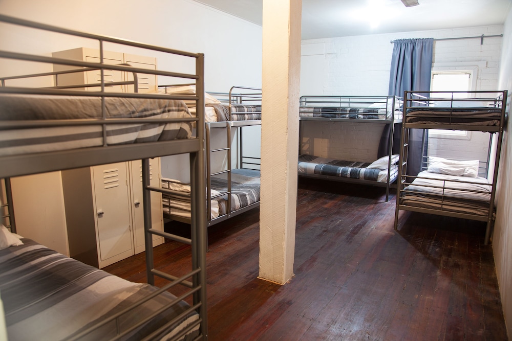 8 Share Mixed Dorm photo 1