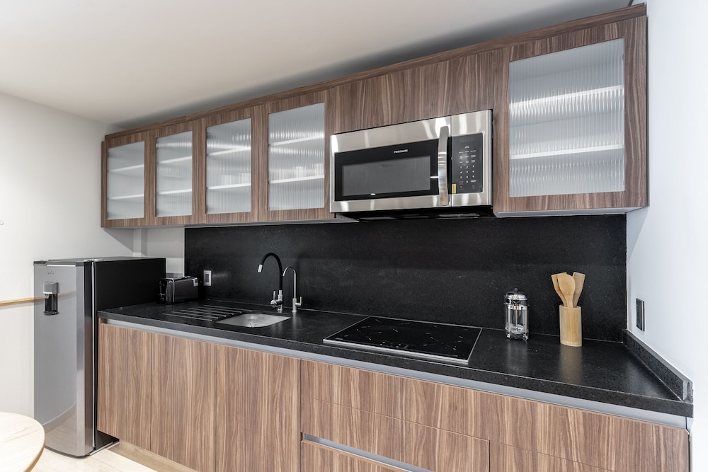 Standard Apartment with Balcony - Photo 2