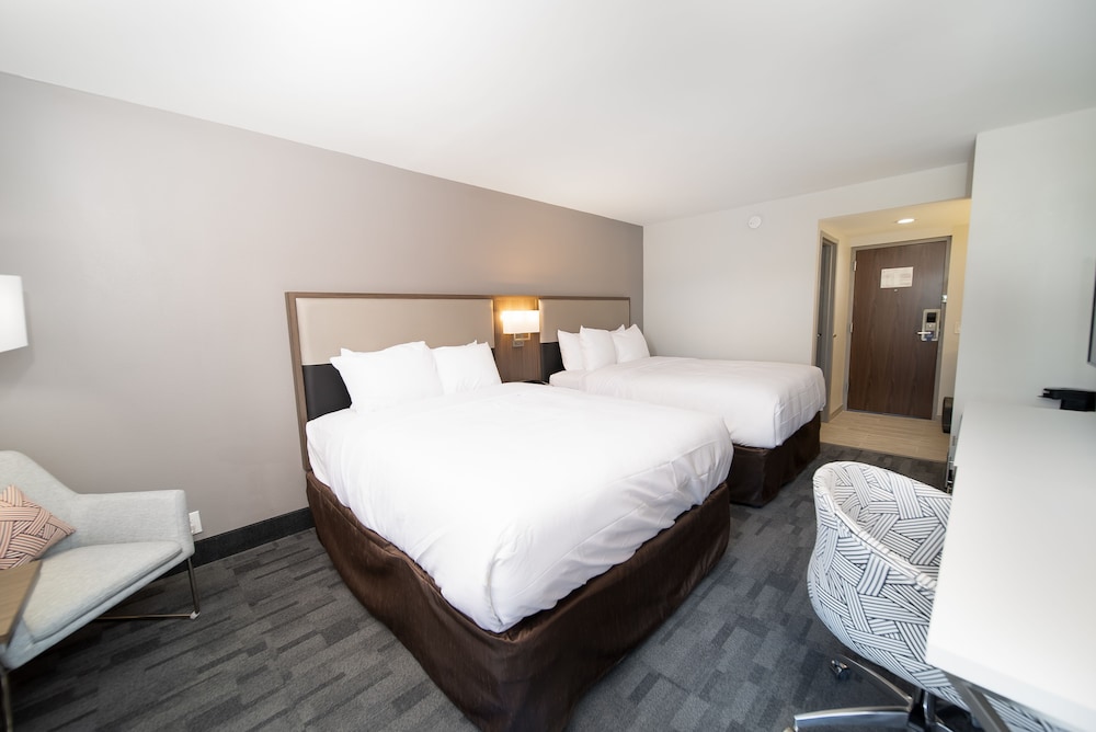 Room, 2 Queen Bed, Non Smoking - Photo 2