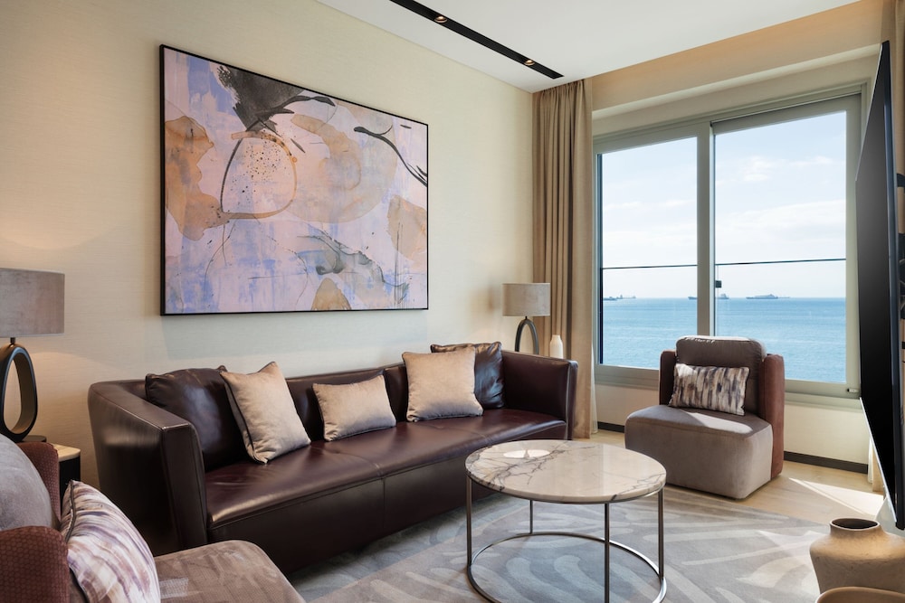 Extensive Three Bedroom Residence, Executive lounge access, 2 King, 3 Twin, Sea view, Balcony