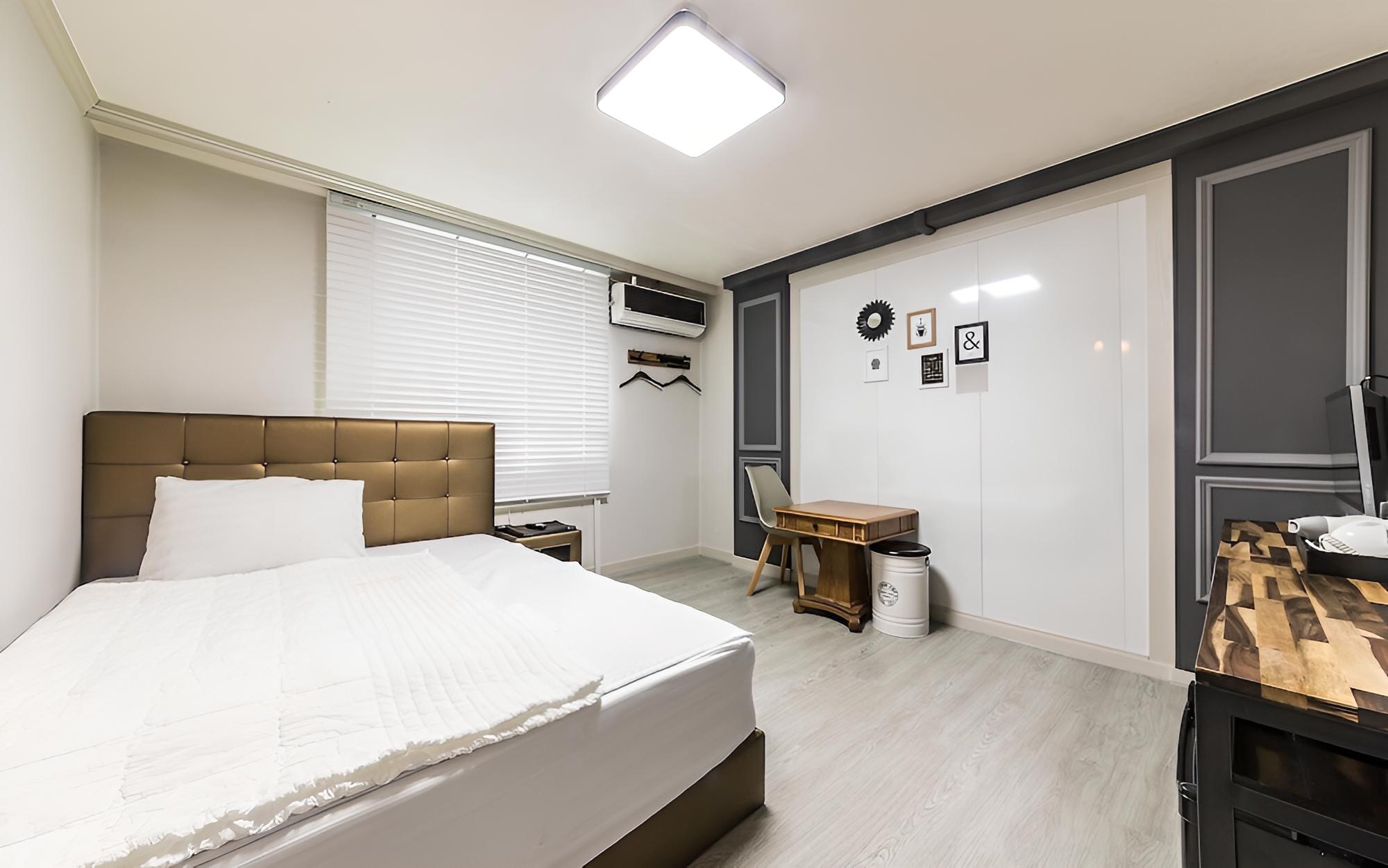 Room (Standard Room) - Photo 1