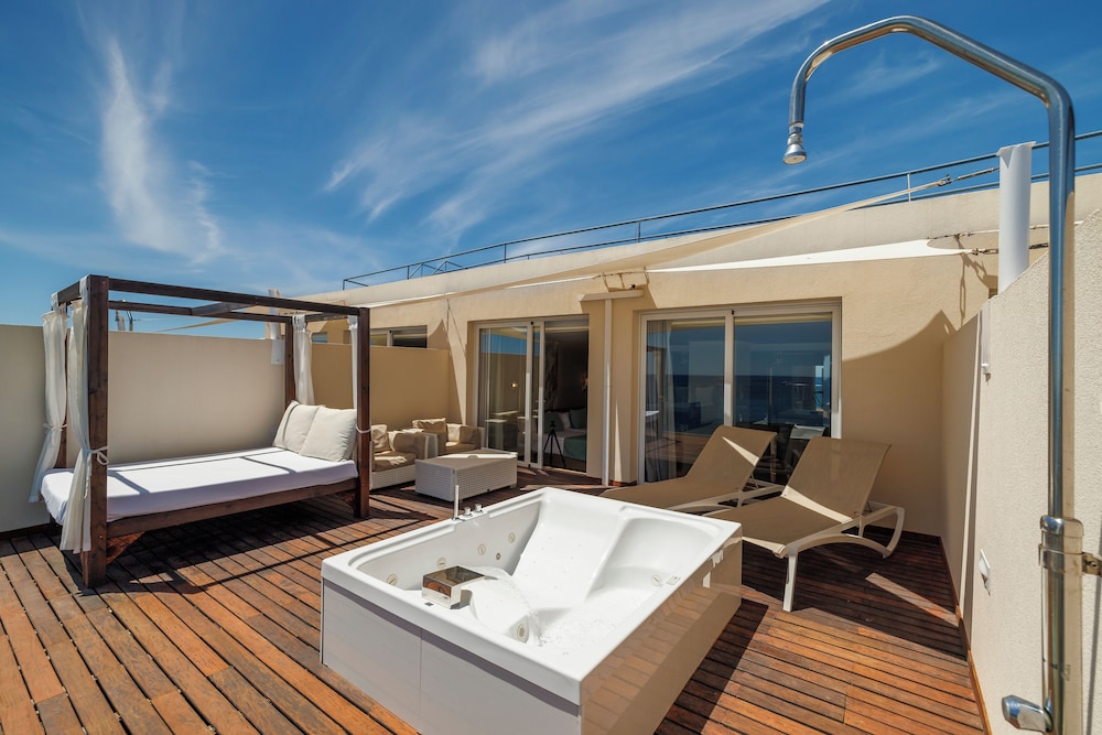 Panoramic Duplex, Jetted Tub, Sea View (Suite) - Photo 12