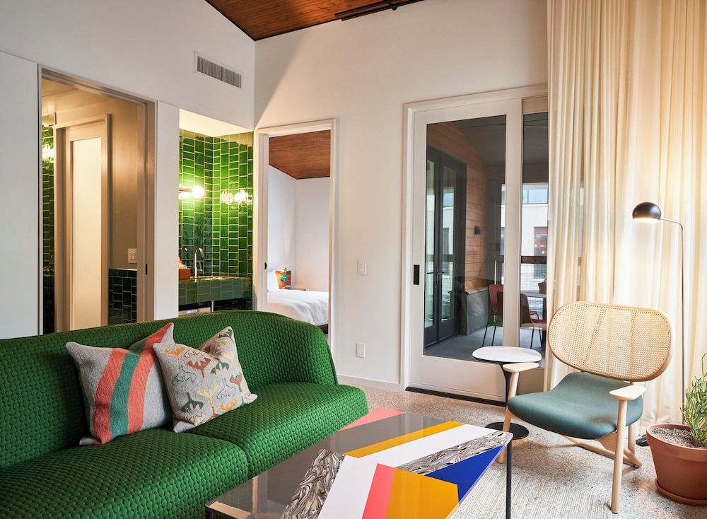 Suite (Spring)
